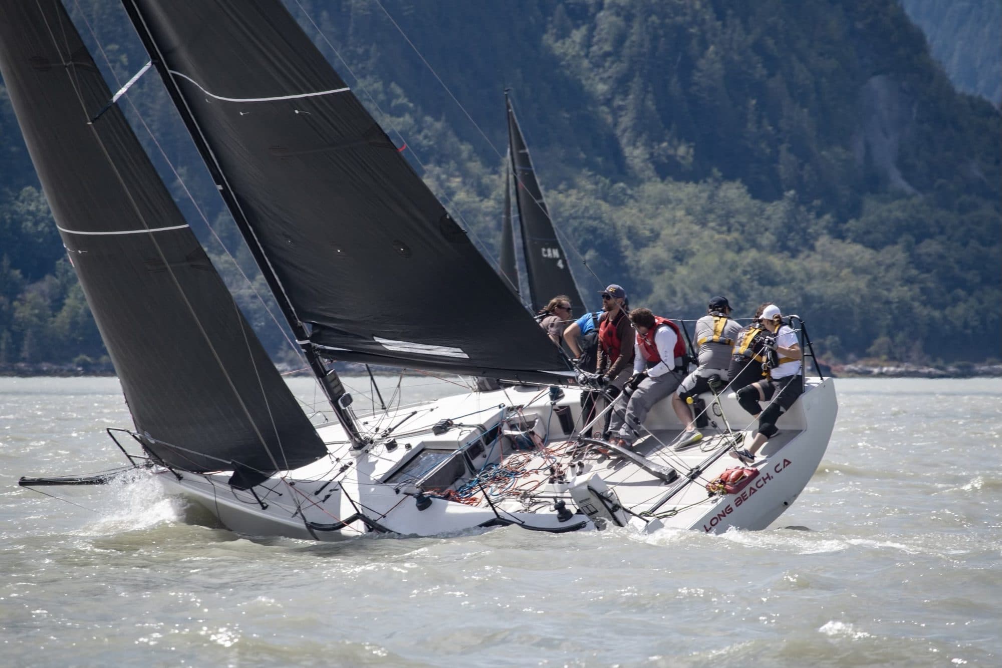 Offshore keelboat racing